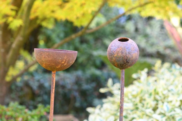 Rostige deko für den garten